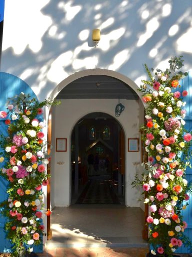 Décoration d'église originale pour mariage et cérémonie par le spécialiste fleurs et décoration L'Agave Fleuriste Wimereux